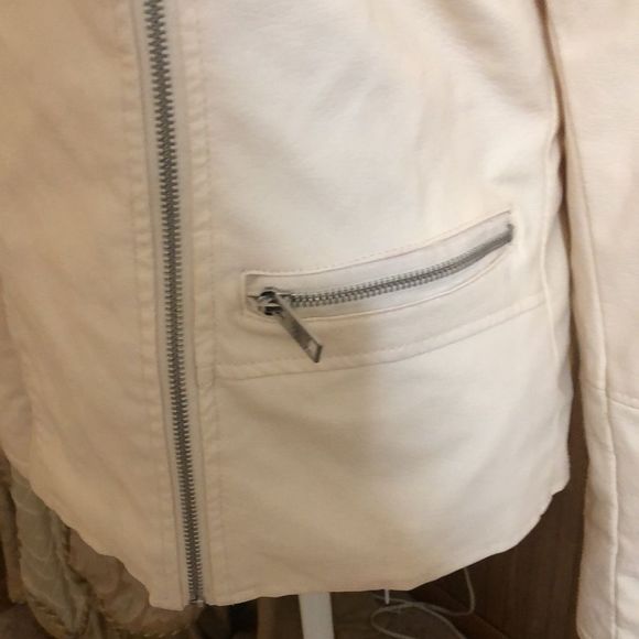 B Sweet leather like cream motorcycle style jacket size large feels fabulous - Picture 3 of 10